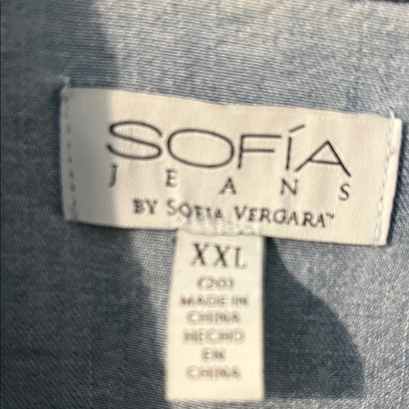 💁‍♀️WOMENS Light Blue Denim Shirt - Picture 2 of 8